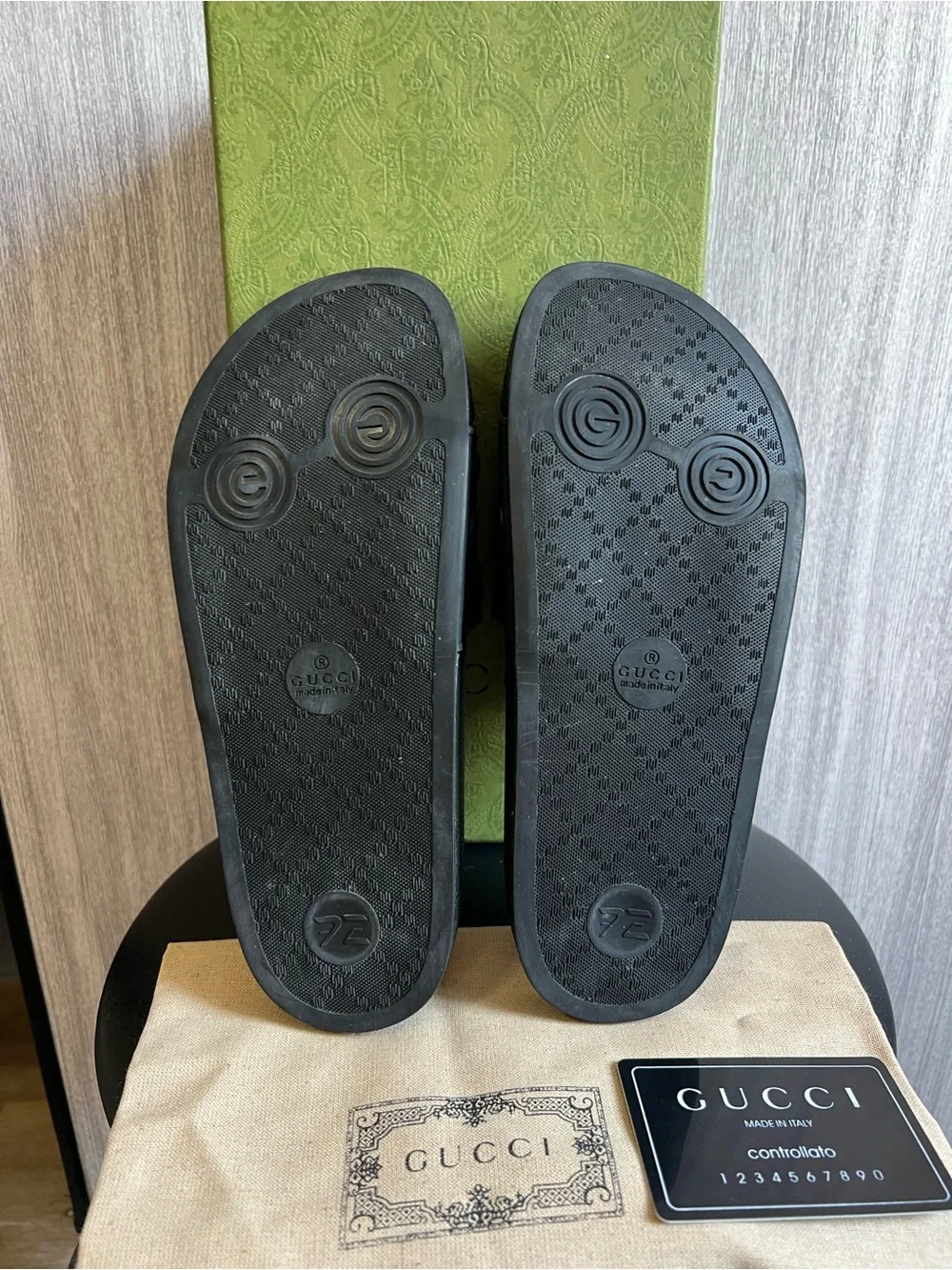 Gucci Black Men’s Interlocking G Rubber Slide Sandals